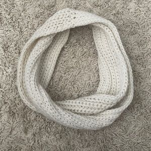 Women’s Cream Cable Knit Scarf